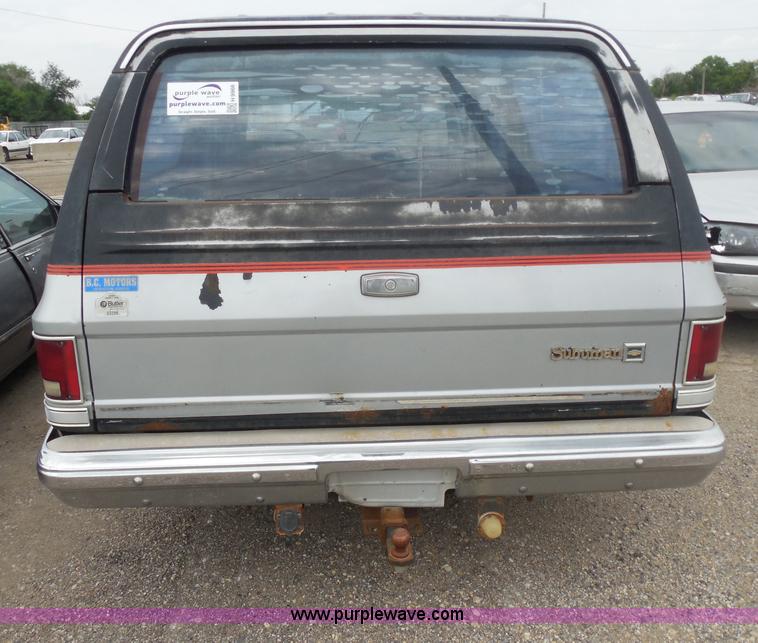 image for item H9966 1985 Chevrolet Custom Deluxe 10 Suburban SUV