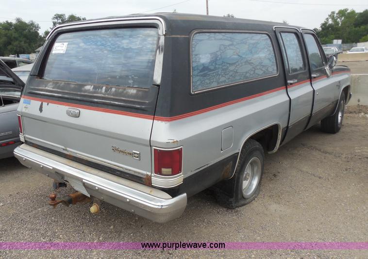 image for item H9966 1985 Chevrolet Custom Deluxe 10 Suburban SUV