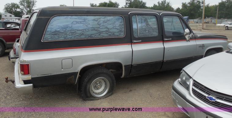 image for item H9966 1985 Chevrolet Custom Deluxe 10 Suburban SUV