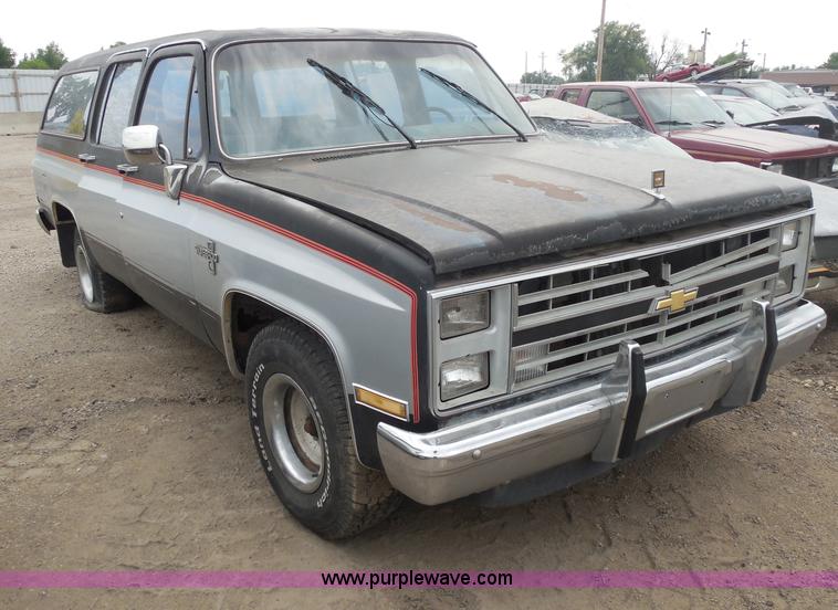 image for item H9966 1985 Chevrolet Custom Deluxe 10 Suburban SUV