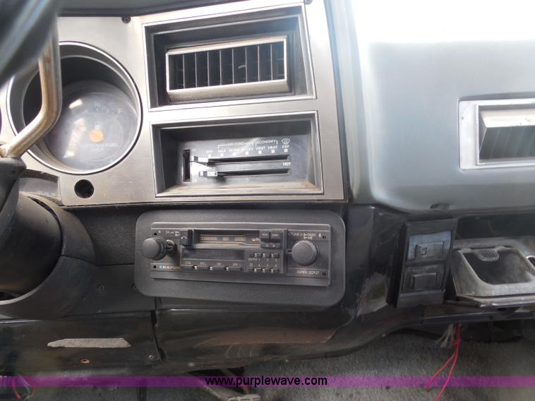 image for item H9966 1985 Chevrolet Custom Deluxe 10 Suburban SUV