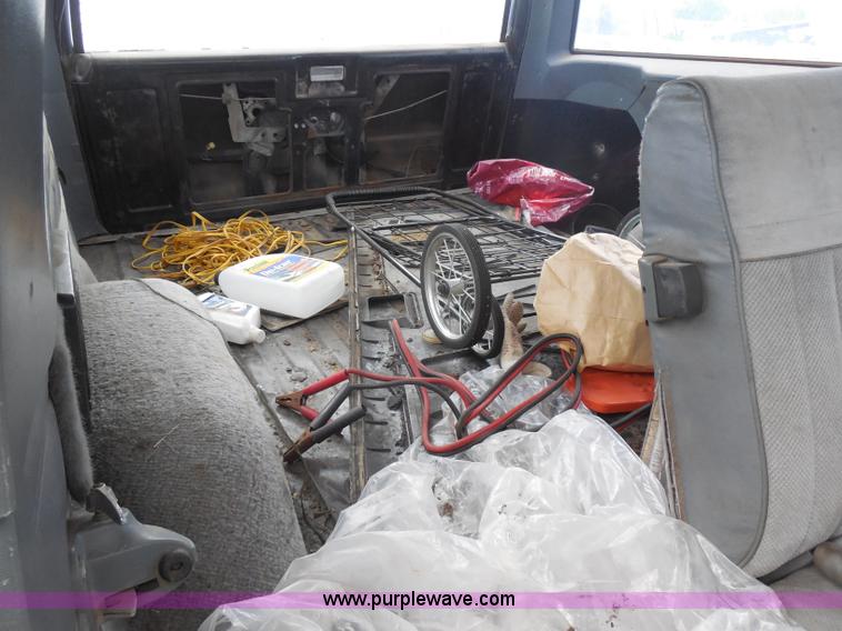 image for item H9966 1985 Chevrolet Custom Deluxe 10 Suburban SUV