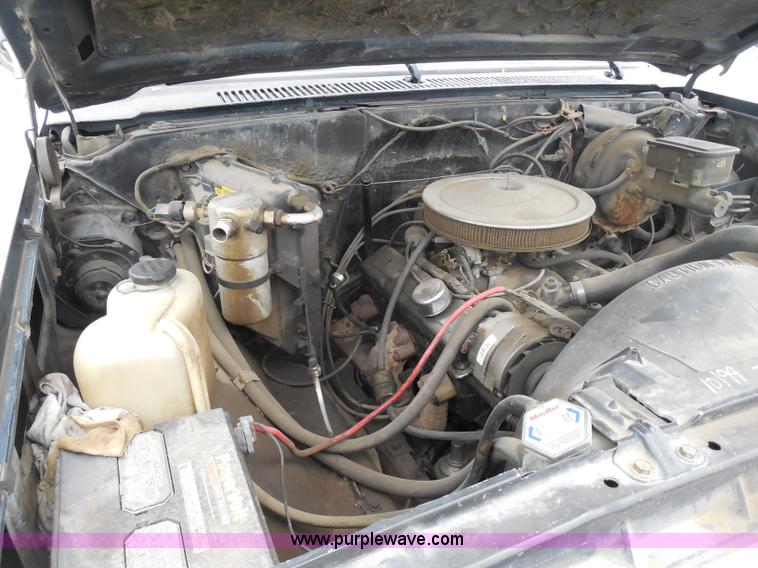 image for item H9966 1985 Chevrolet Custom Deluxe 10 Suburban SUV