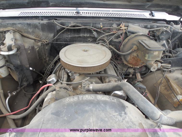 image for item H9966 1985 Chevrolet Custom Deluxe 10 Suburban SUV