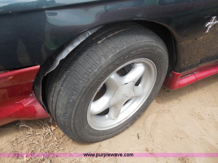 image for item H9968 1998 Ford Mustang convertible