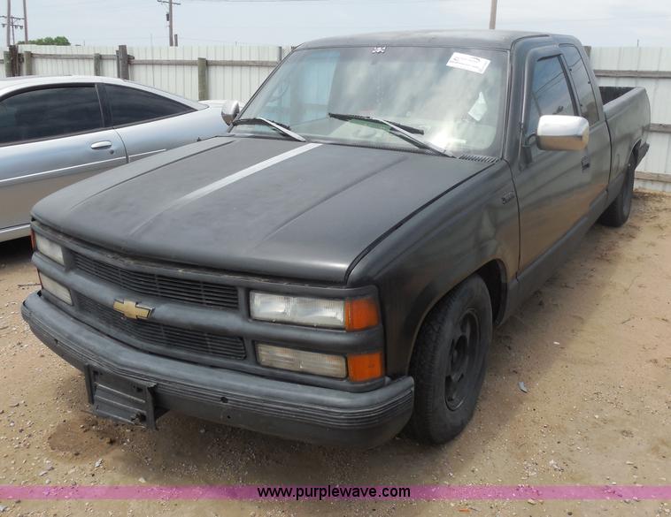 image for item H9969 1996 Chevrolet 1500 pickup truck