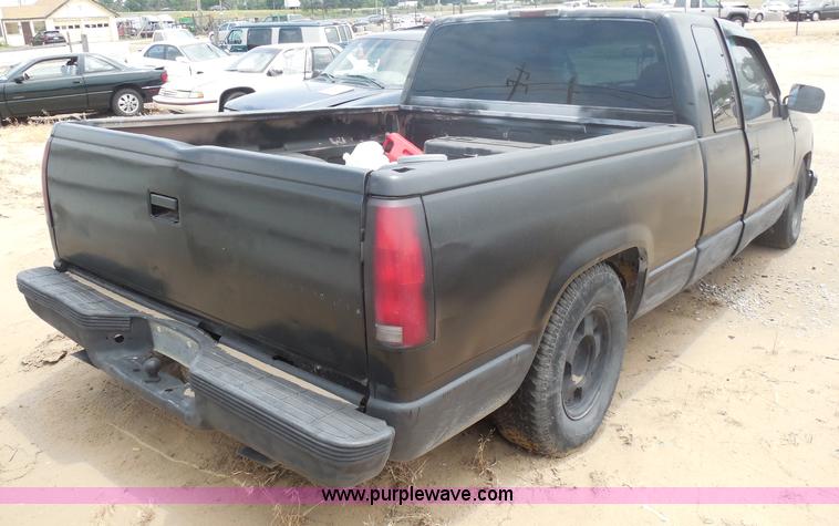 image for item H9969 1996 Chevrolet 1500 pickup truck