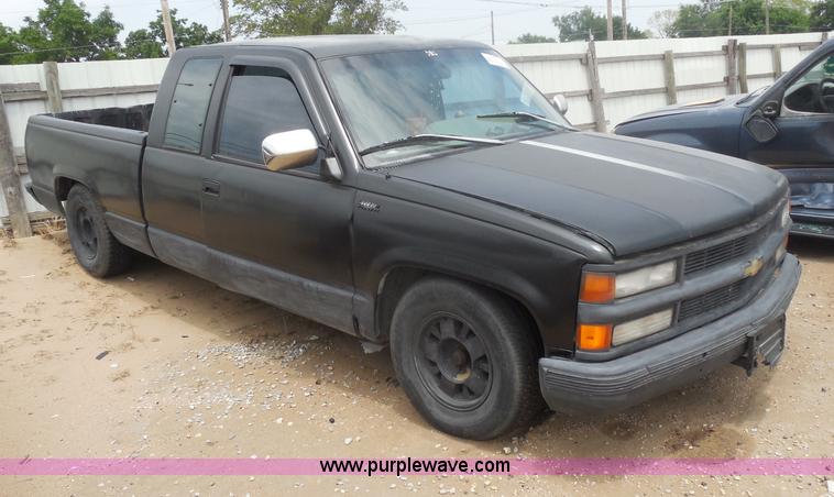 image for item H9969 1996 Chevrolet 1500 pickup truck