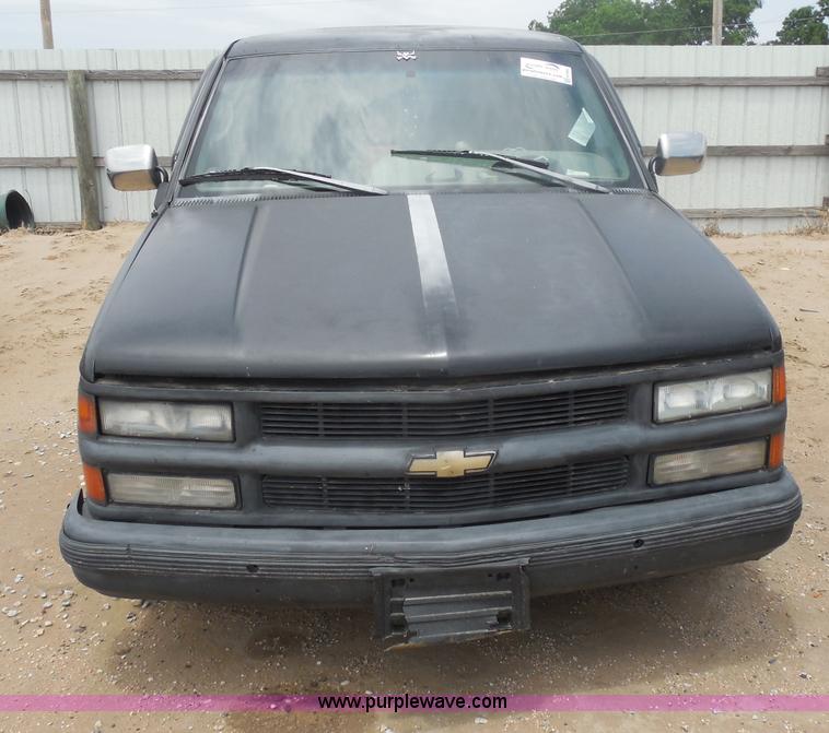 image for item H9969 1996 Chevrolet 1500 pickup truck