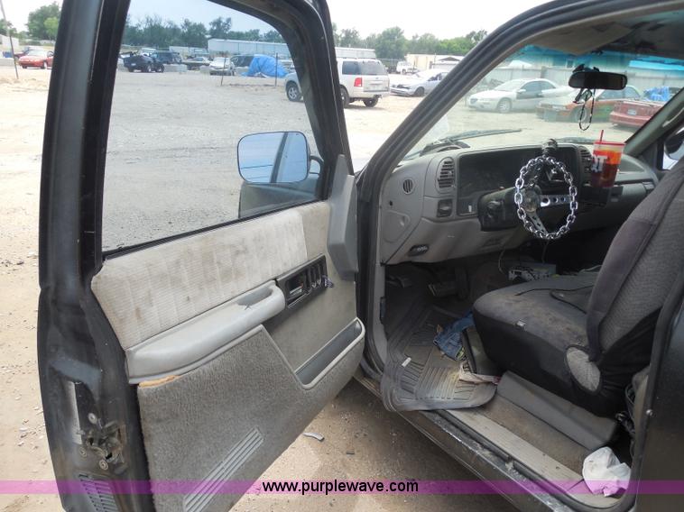 image for item H9969 1996 Chevrolet 1500 pickup truck