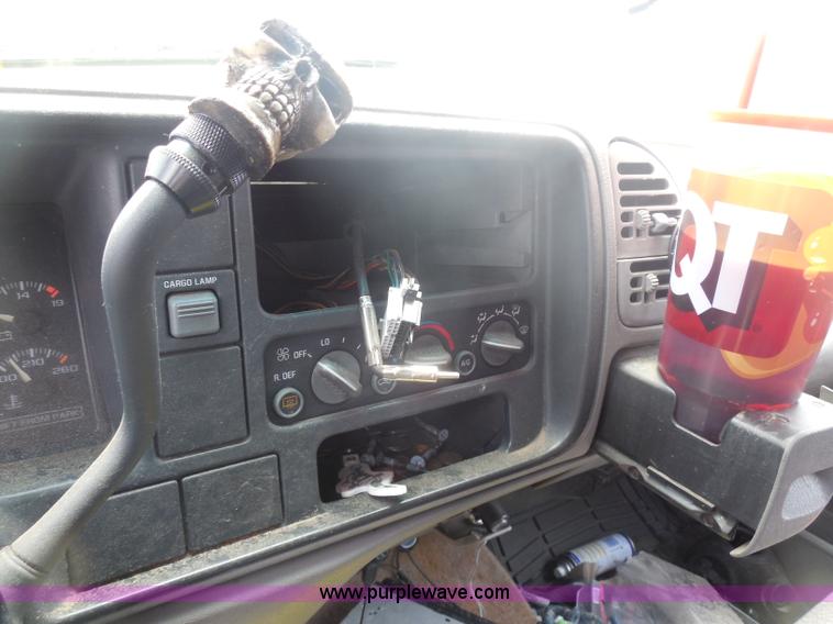 image for item H9969 1996 Chevrolet 1500 pickup truck