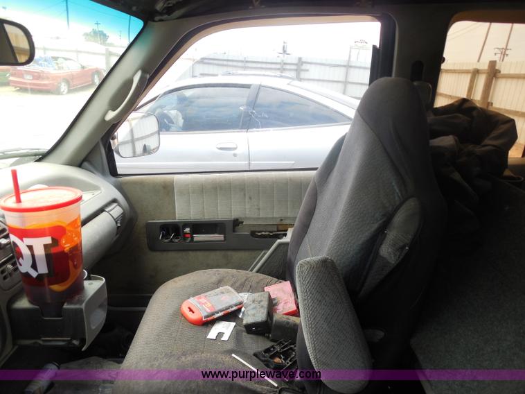 image for item H9969 1996 Chevrolet 1500 pickup truck