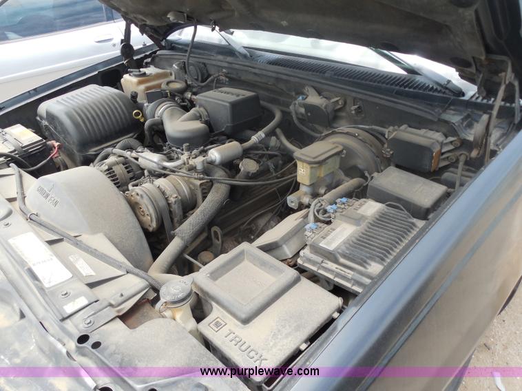 image for item H9969 1996 Chevrolet 1500 pickup truck