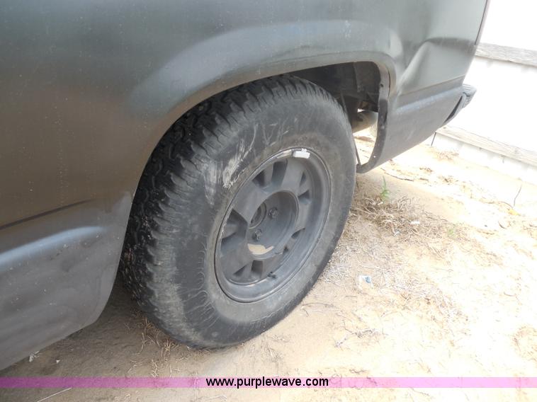 image for item H9969 1996 Chevrolet 1500 pickup truck