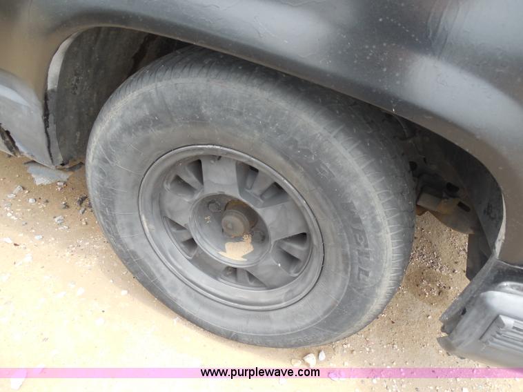 image for item H9969 1996 Chevrolet 1500 pickup truck