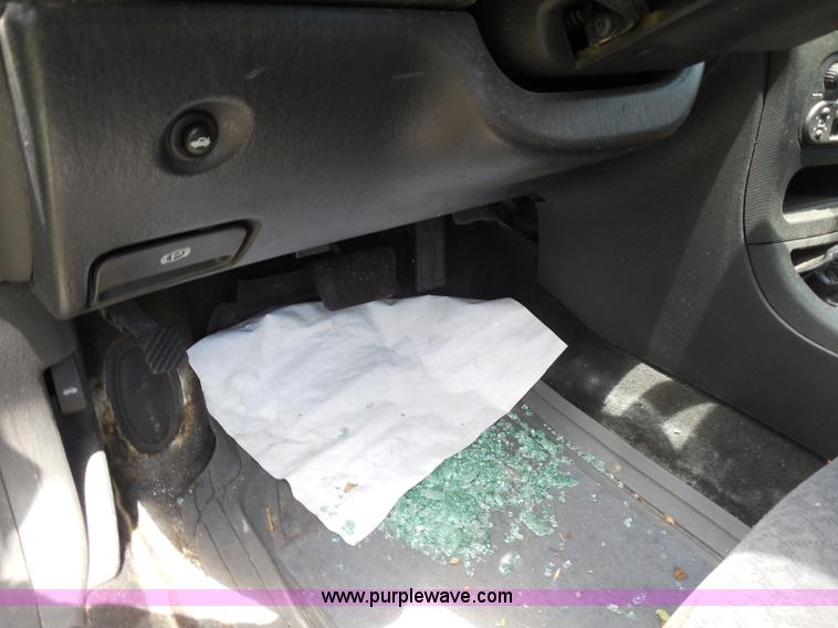 image for item H9972 2002 Dodge Intrepid SE