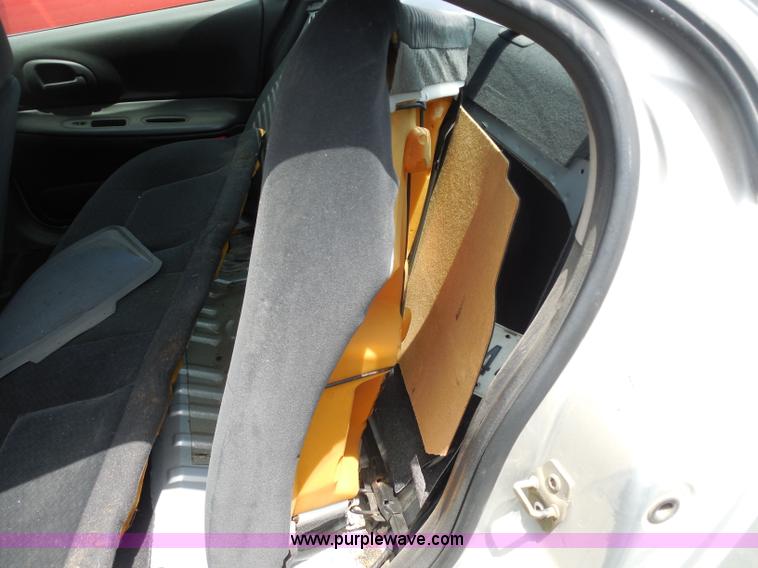 image for item H9972 2002 Dodge Intrepid SE