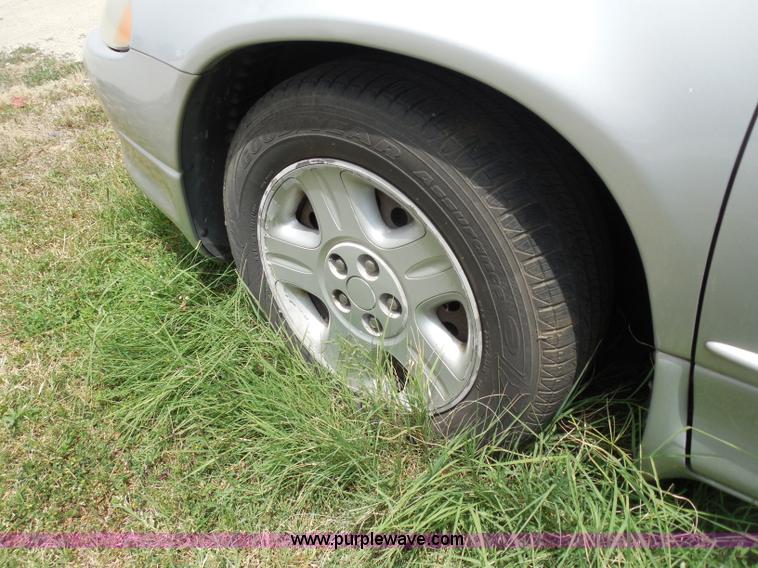 image for item H9972 2002 Dodge Intrepid SE