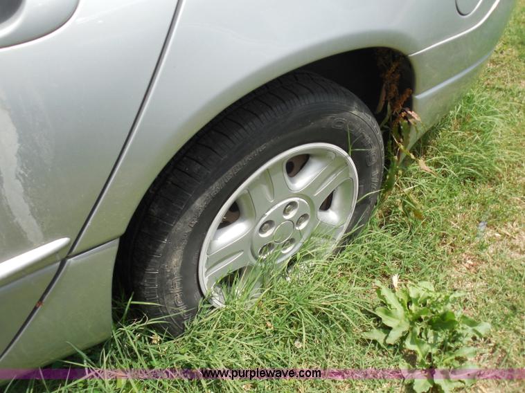 image for item H9972 2002 Dodge Intrepid SE