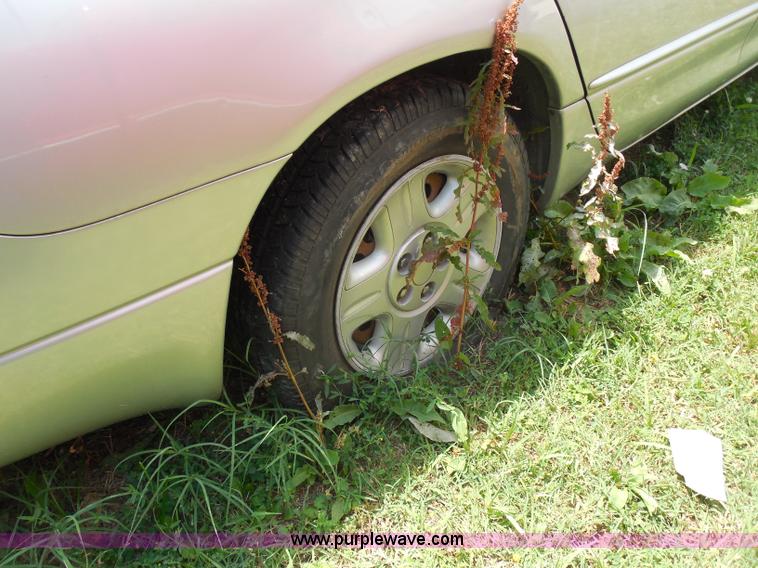 image for item H9972 2002 Dodge Intrepid SE