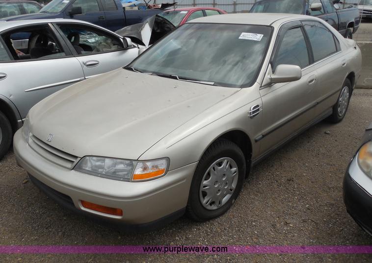 1995 Honda Accord LX in Wichita, KS Item H9974 sold Purple Wave