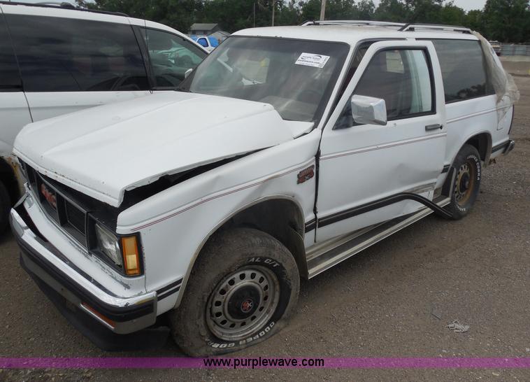 image for item H9975 1988 GMC S15 Jimmy SUV
