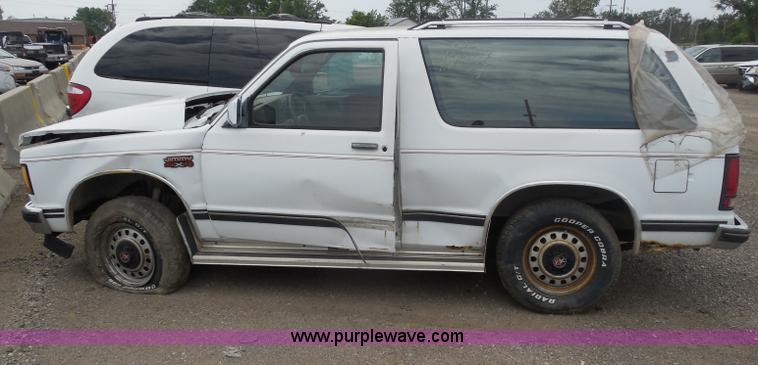 image for item H9975 1988 GMC S15 Jimmy SUV