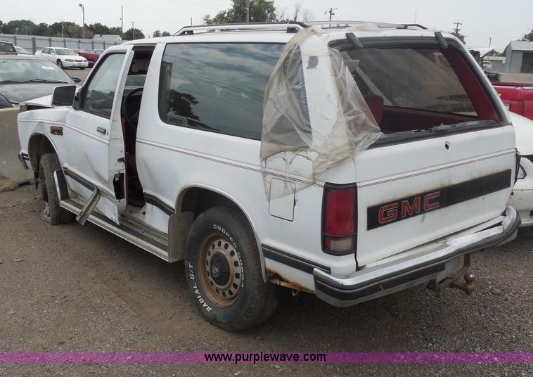 image for item H9975 1988 GMC S15 Jimmy SUV