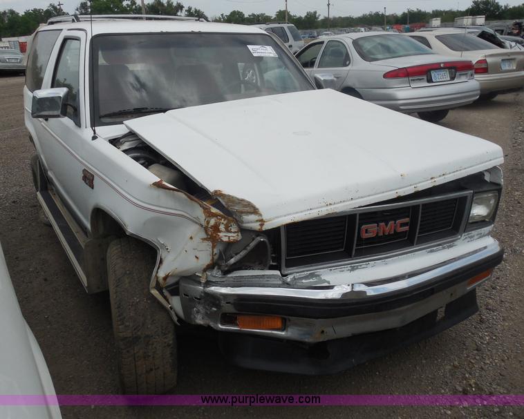 image for item H9975 1988 GMC S15 Jimmy SUV