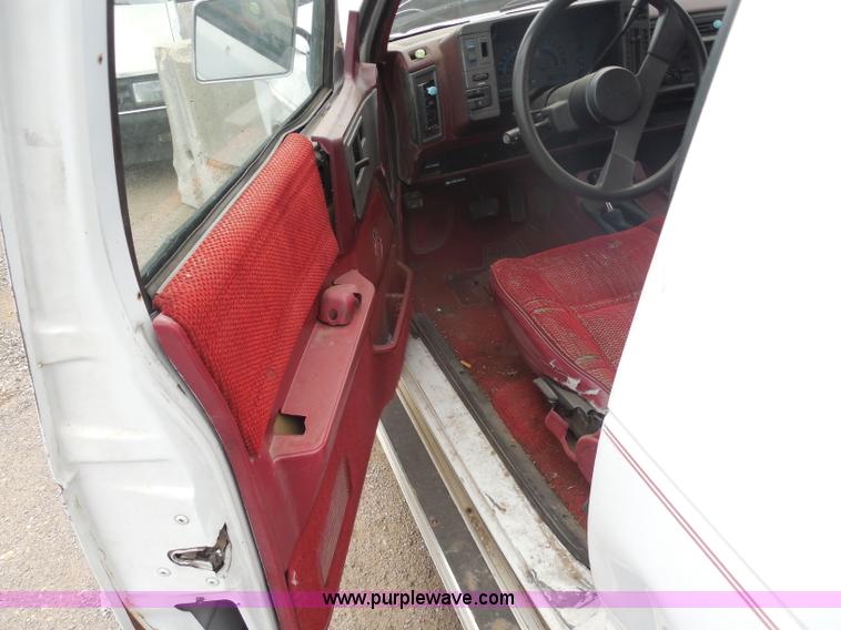 image for item H9975 1988 GMC S15 Jimmy SUV