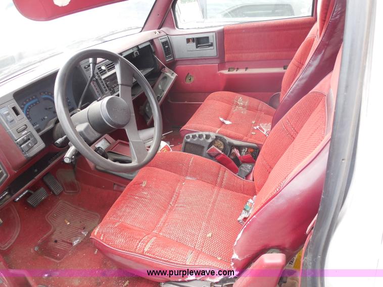 image for item H9975 1988 GMC S15 Jimmy SUV