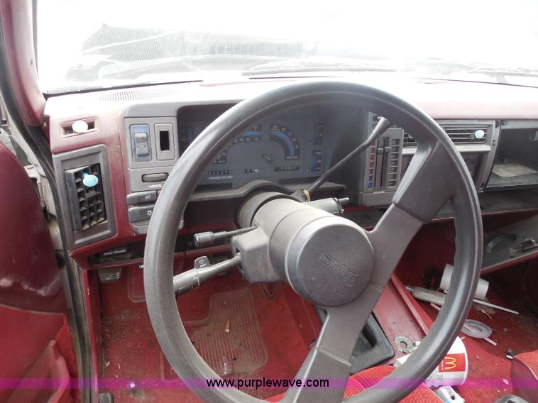 image for item H9975 1988 GMC S15 Jimmy SUV