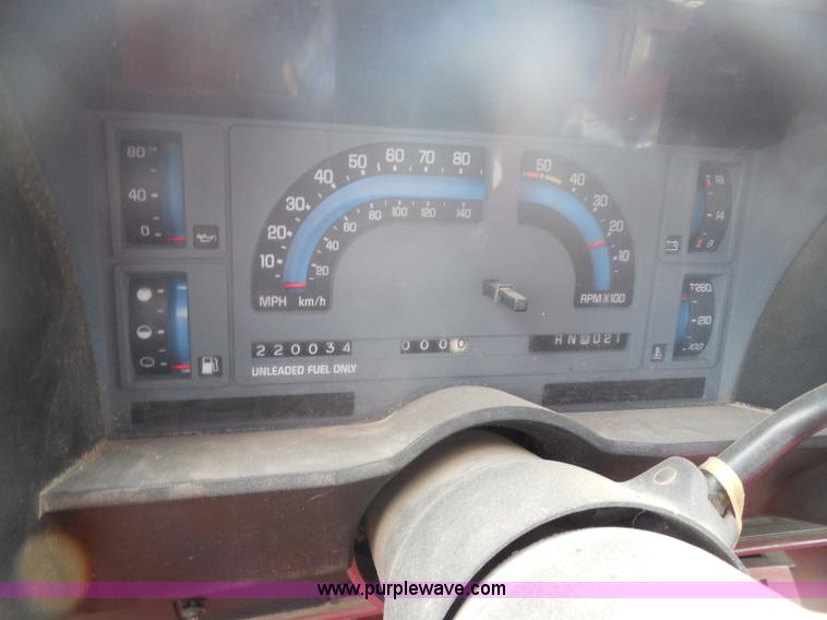 image for item H9975 1988 GMC S15 Jimmy SUV