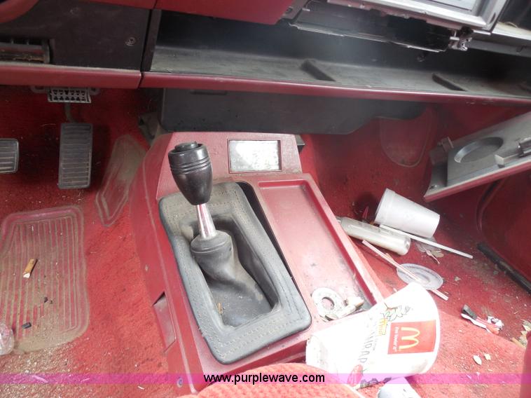 image for item H9975 1988 GMC S15 Jimmy SUV