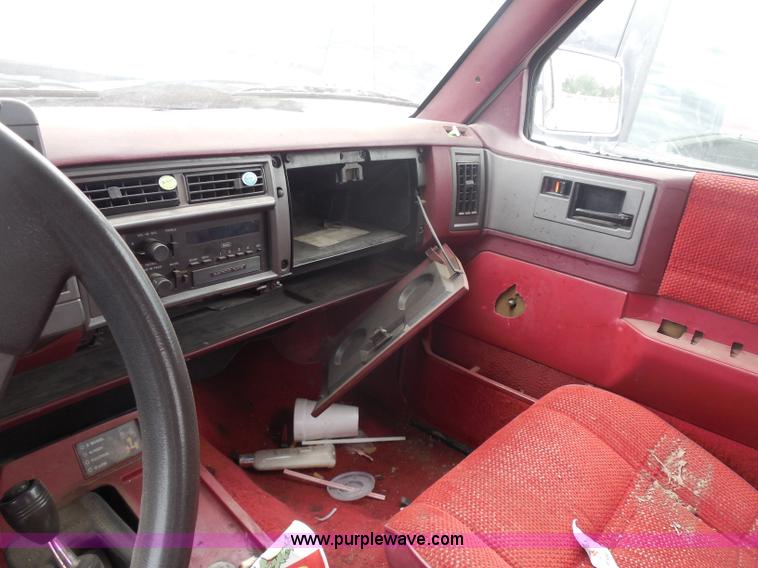 image for item H9975 1988 GMC S15 Jimmy SUV