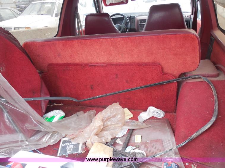 image for item H9975 1988 GMC S15 Jimmy SUV