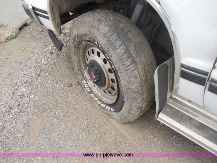 image for item H9975 1988 GMC S15 Jimmy SUV