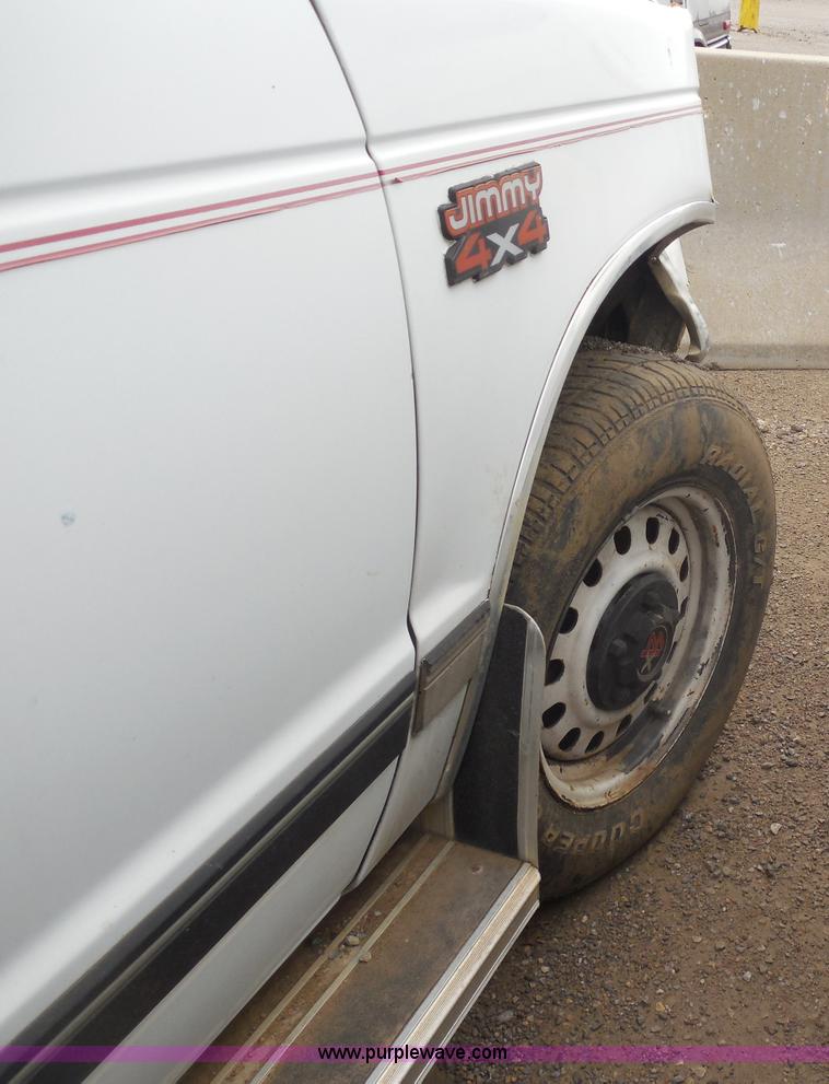 image for item H9975 1988 GMC S15 Jimmy SUV