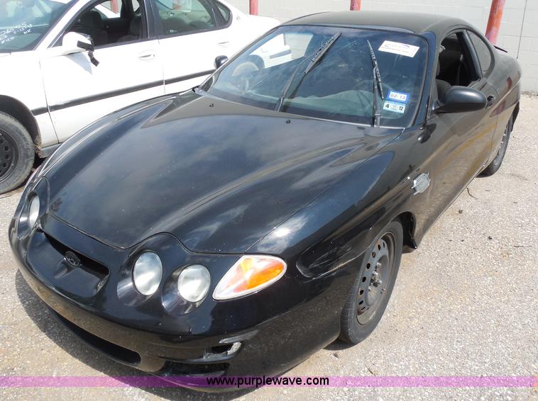 image for item H9980 2001 Hyundai Tiburon