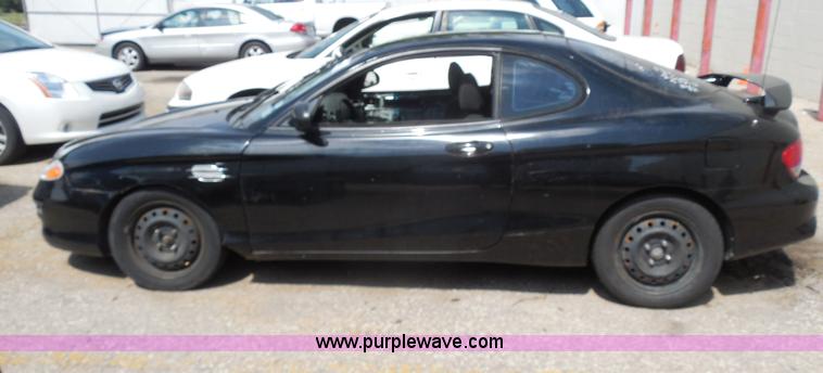 image for item H9980 2001 Hyundai Tiburon
