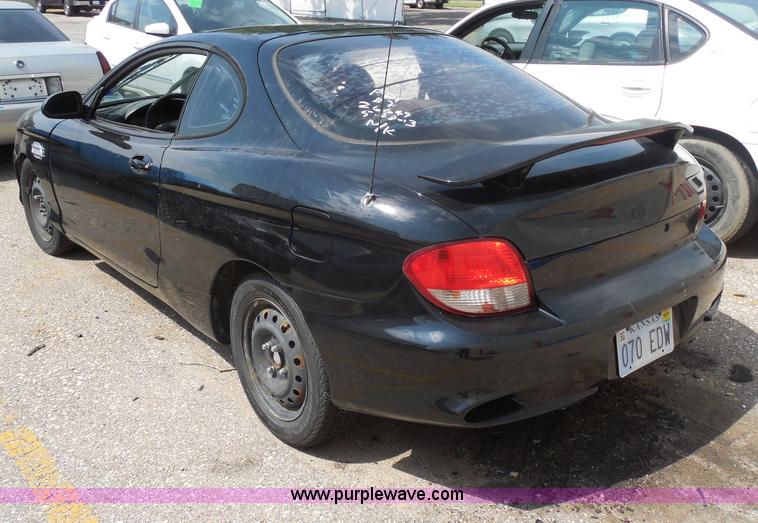 image for item H9980 2001 Hyundai Tiburon