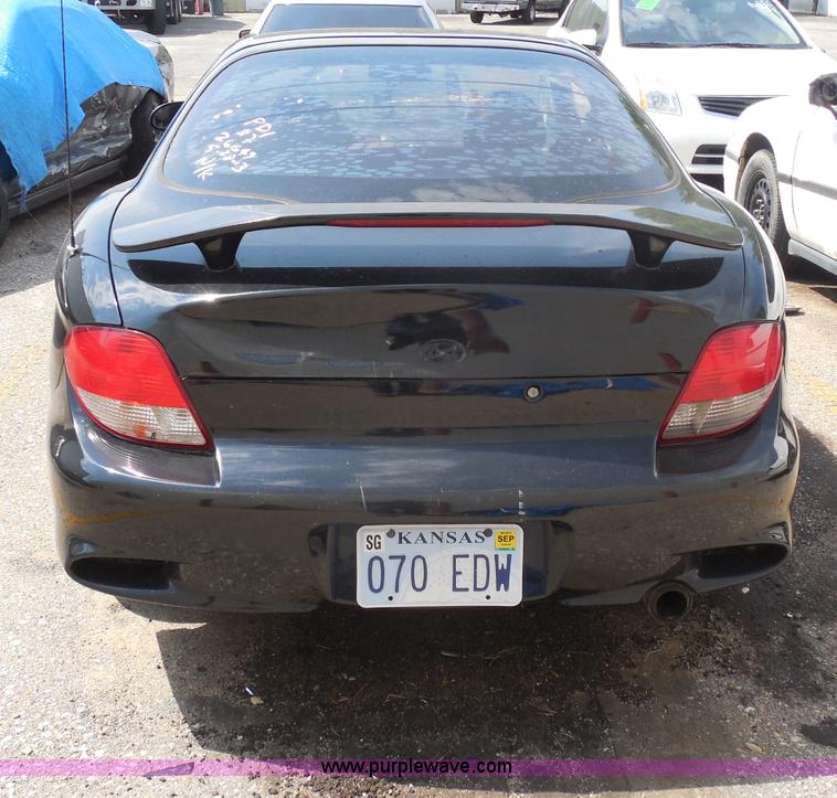 image for item H9980 2001 Hyundai Tiburon