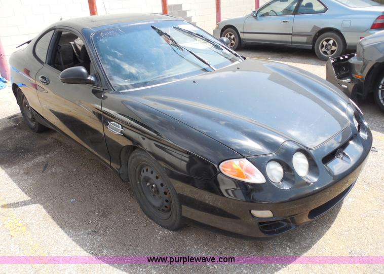 image for item H9980 2001 Hyundai Tiburon
