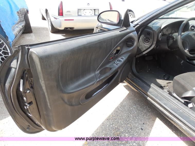 image for item H9980 2001 Hyundai Tiburon