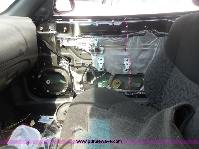 image for item H9980 2001 Hyundai Tiburon