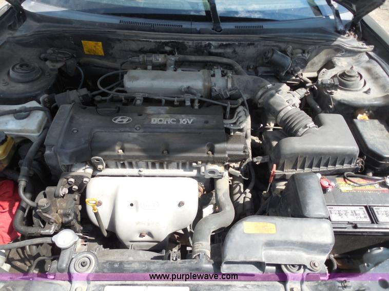 image for item H9980 2001 Hyundai Tiburon