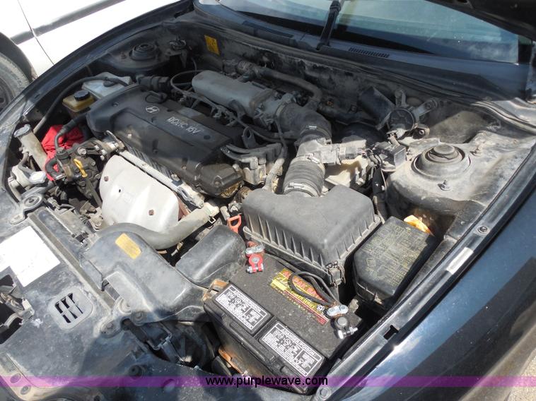 image for item H9980 2001 Hyundai Tiburon