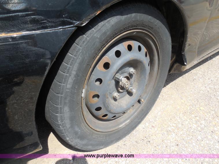 image for item H9980 2001 Hyundai Tiburon