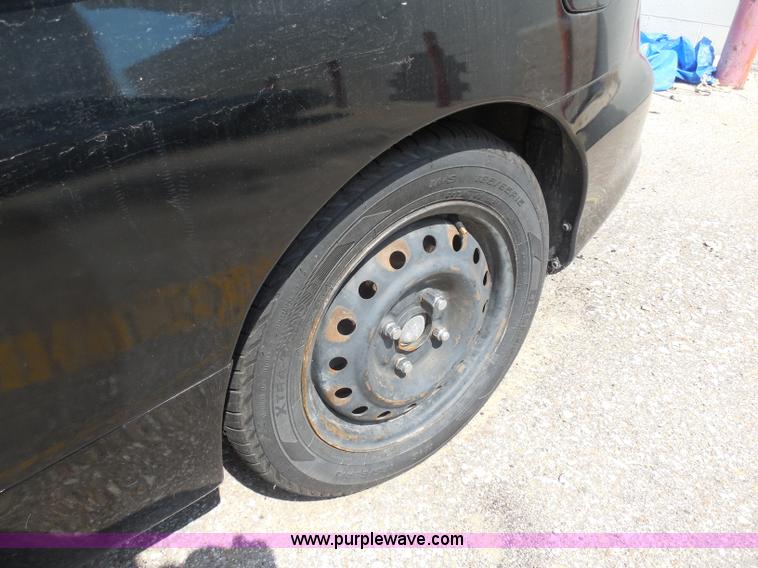 image for item H9980 2001 Hyundai Tiburon