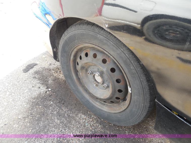 image for item H9980 2001 Hyundai Tiburon